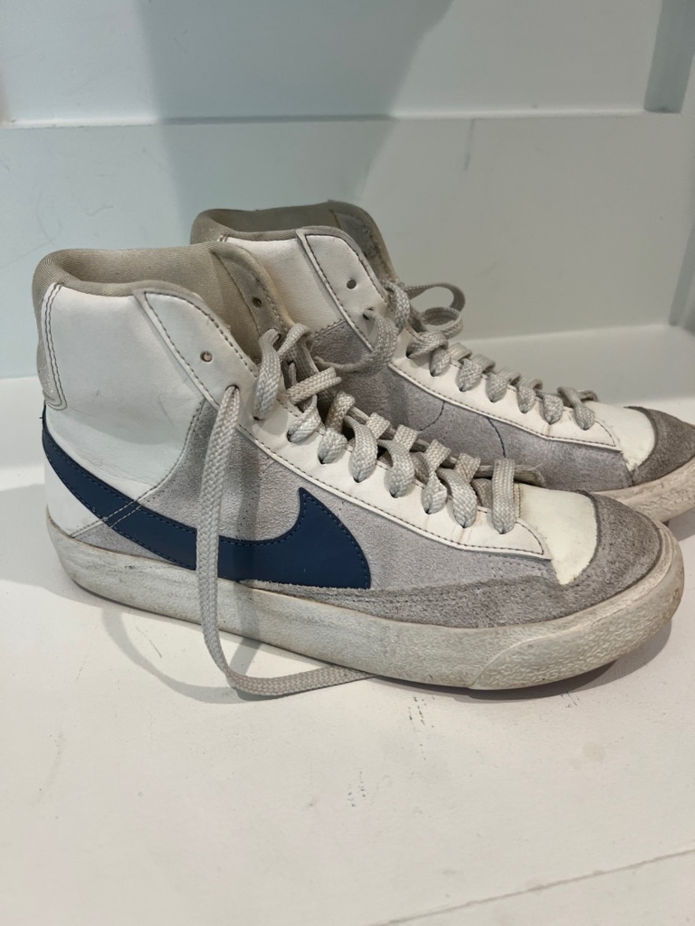 Nike Kids High-Top Sneaker in White and Blue